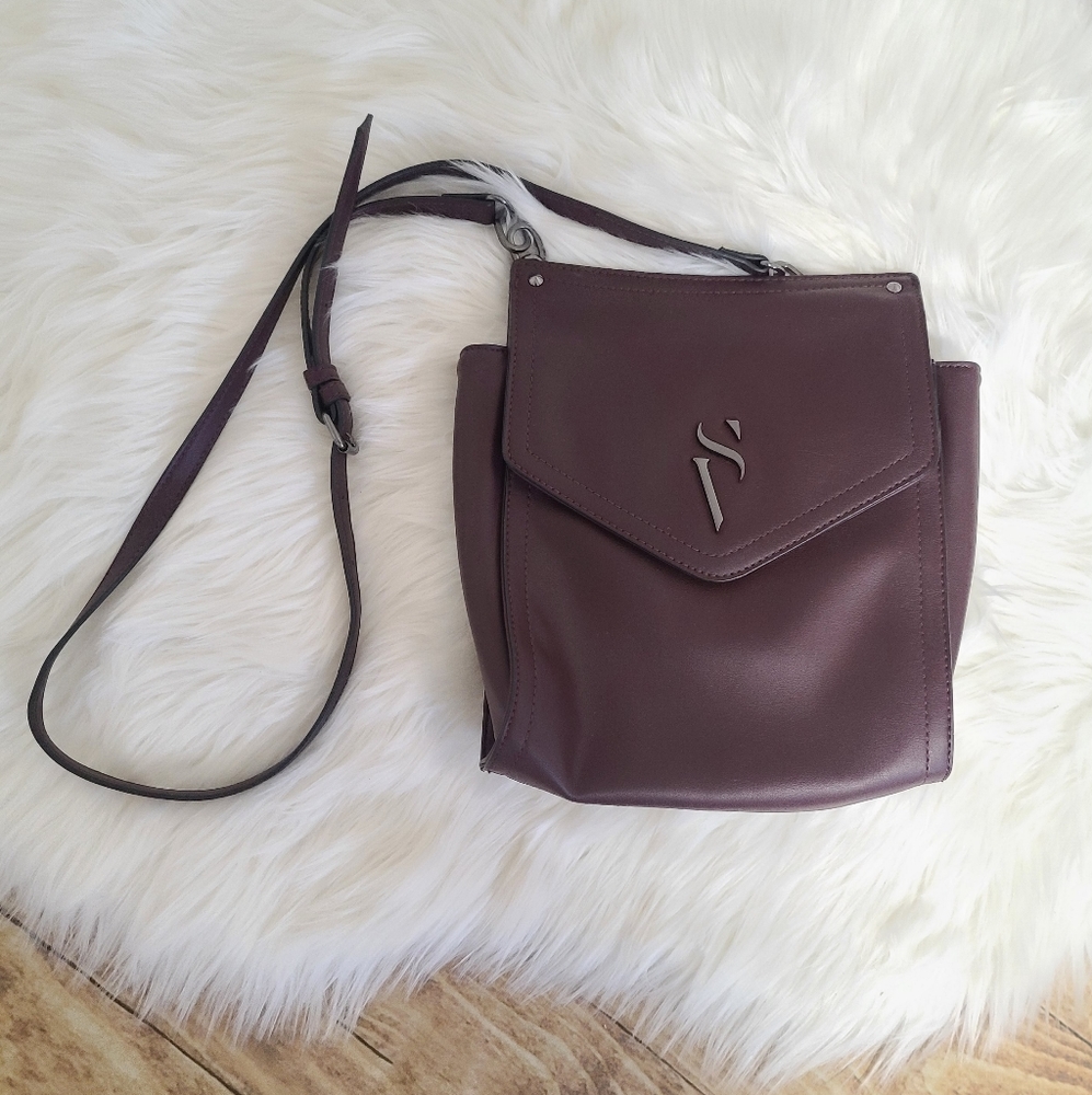Simply vera Vera wang crossbody bag